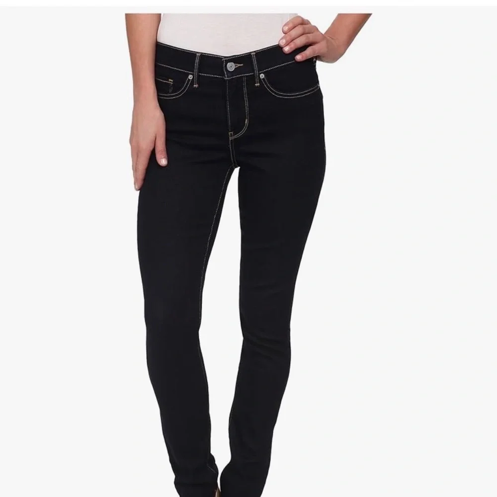 Levi's Women's Black Skinny Jeans - Picture 1 of 4